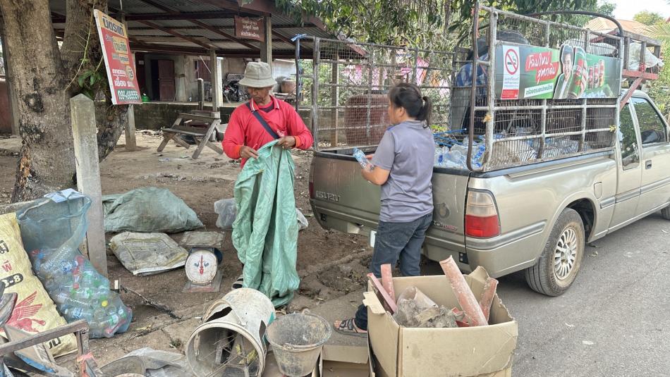 กิจกรรมธนาคารขยะรีไซเคิล (รับซื้อขยะ หมู่8)