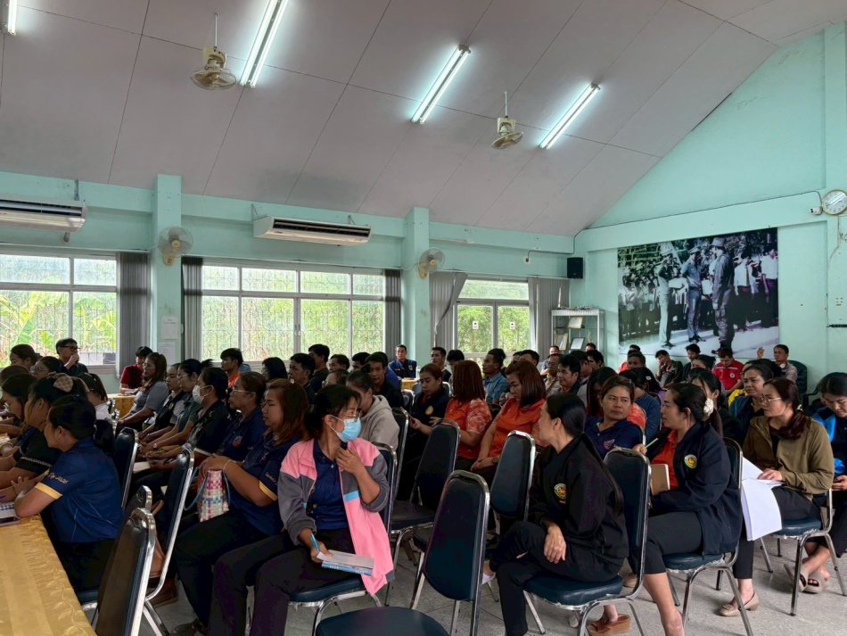 การประชุมประจำเดือน เพื่อทบทวนและพัฒนาการปฏิบัติหน้าที่ของพนักงานเทศบาล